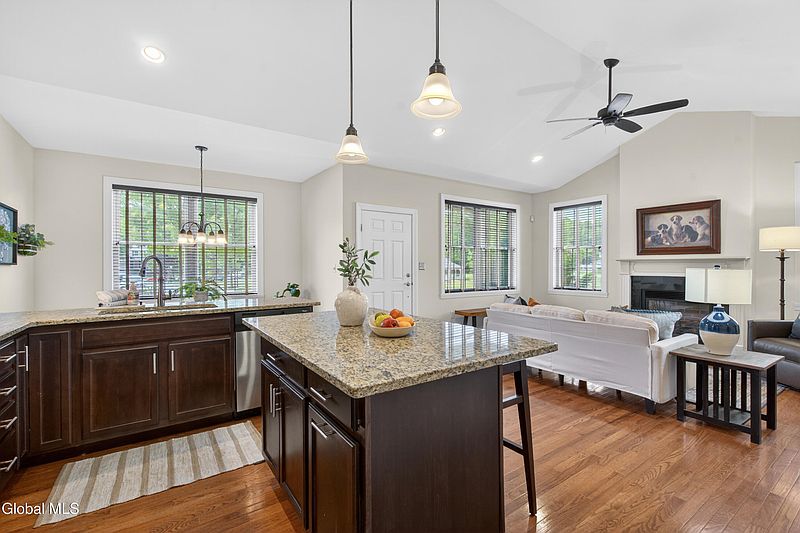 4th image of 9 Forestbrook Drive