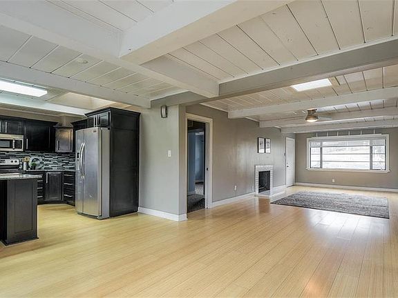 4th image of 7422 Rosewood Cir