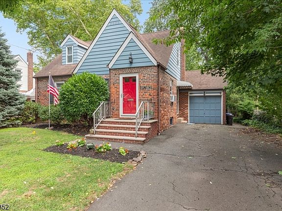 2nd image of 43 Iroquois Rd