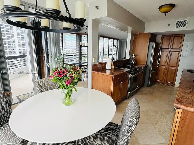 3600 Mystic Pointe Dr #1401 — Photo 9