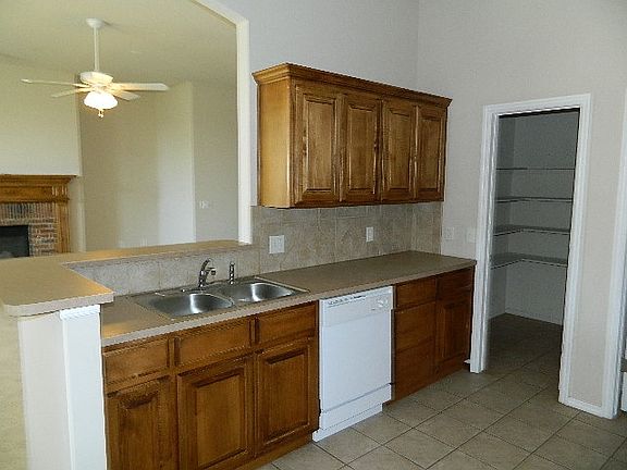 4th image of 10724 NW 32nd St