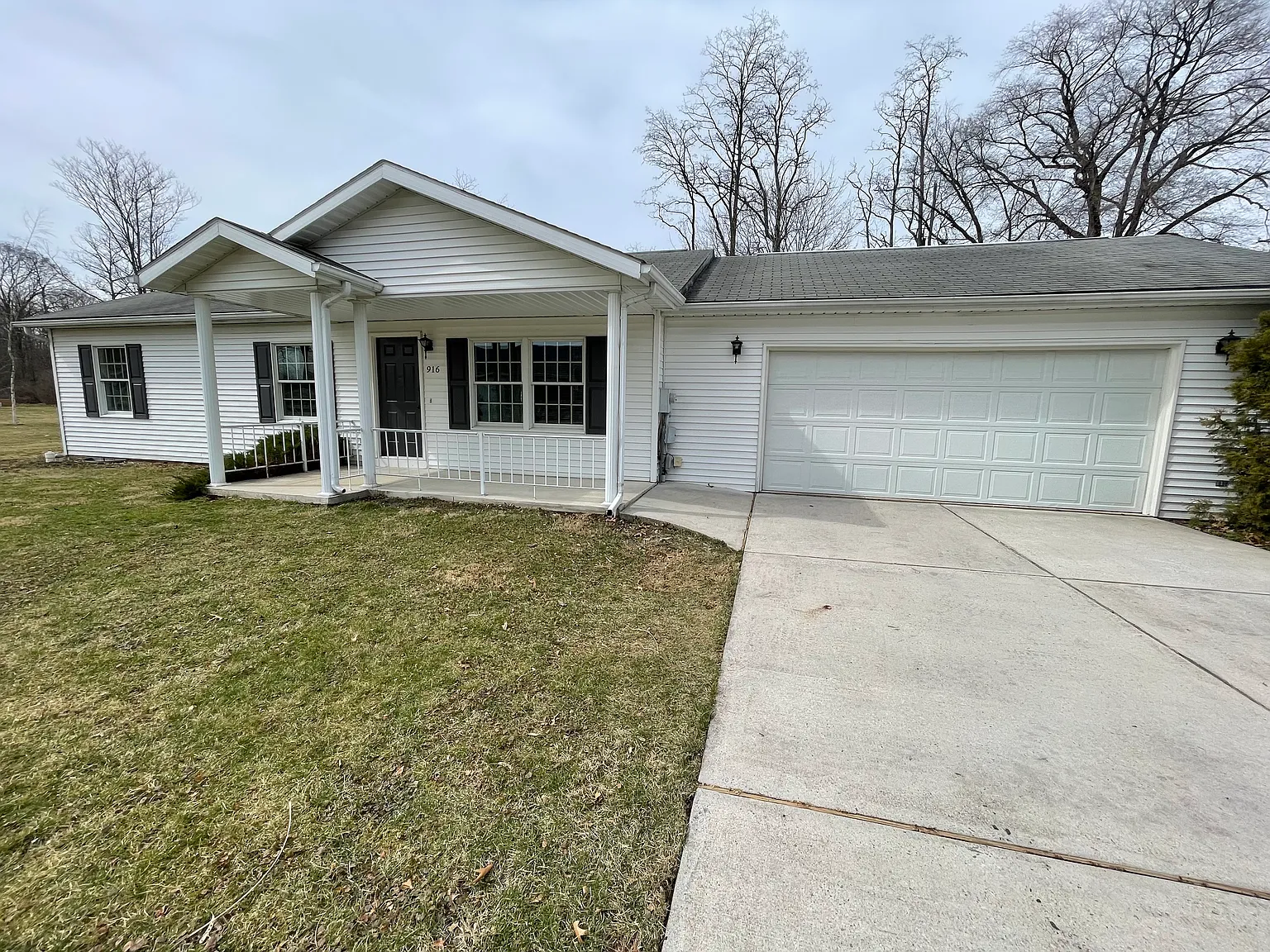 3 bed, 1100 sqft, $1,500 — Photo 1