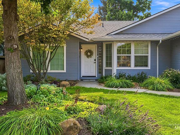 5th image of 2851 N Camden Pl