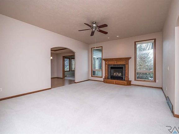 5th image of 5207 S Willow Brook Pl