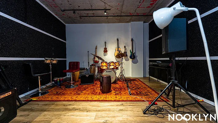 Rented by Nooklyn NYC LLC | media 31