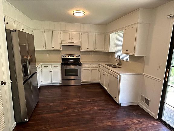 4th image of 4290 Somerset Dr