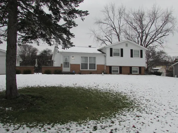 18050 Chipstead Dr, South Bend, IN 46637