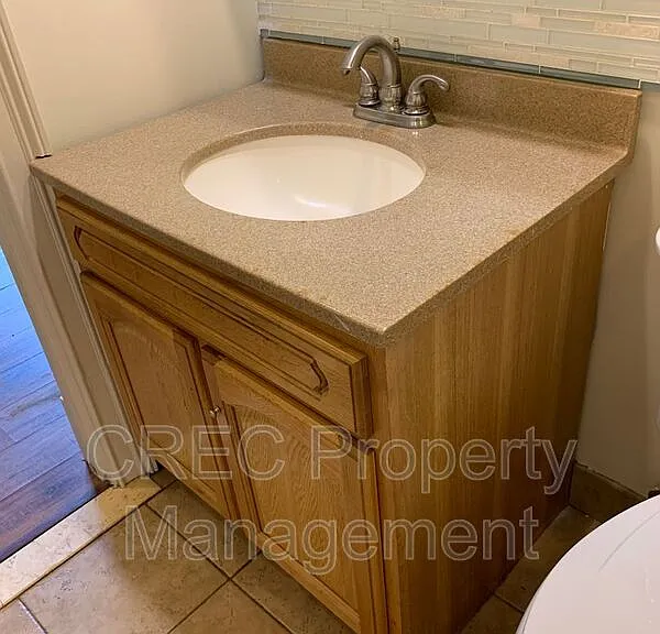 711 Locust St — Photo 14