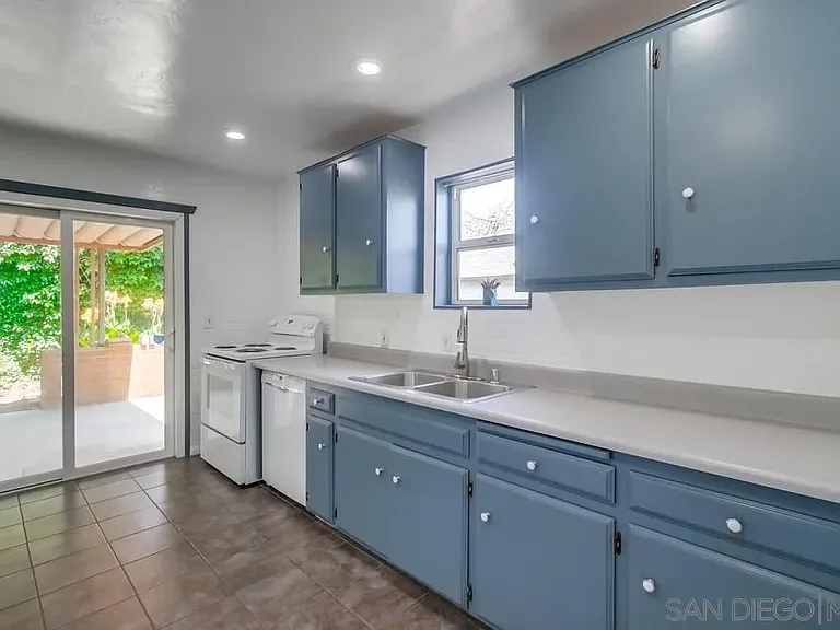 1712 Bervy St — Photo 22