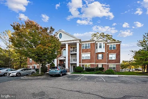 2405 Forest Edge Ct #304D — Photo 1