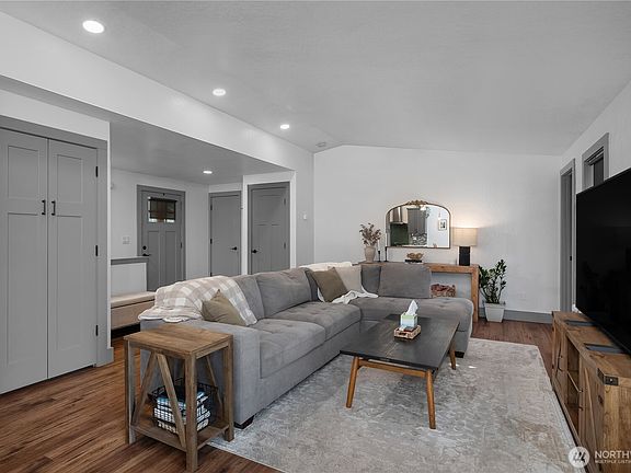5th image of 693 Hartman Street SE