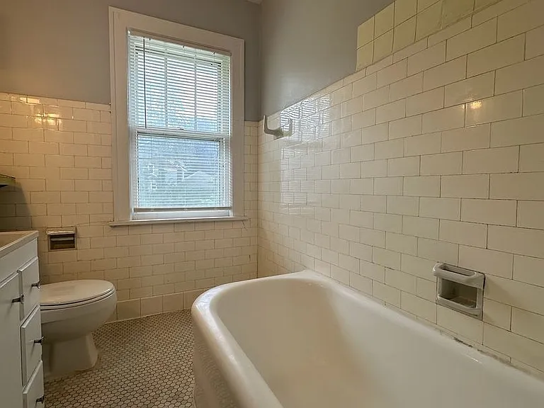 954 Ivy Ave E — Photo 21