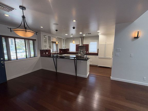 3rd image of 2746 N Kenneth Rd