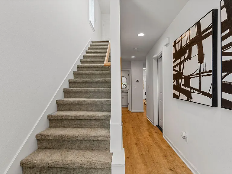 Now offering One & Half Month Free Rent *Advertised Rate is Reflective of Special Offer!* — Photo 17