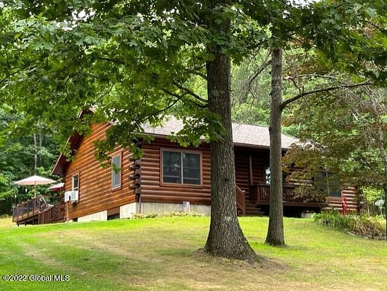 3rd image of 186 Oakleaf Circle