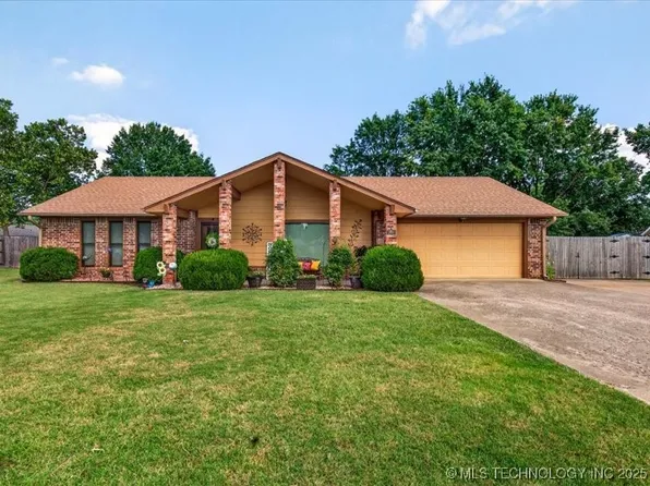 608 S Barclay Ave, Dewey, OK 74029