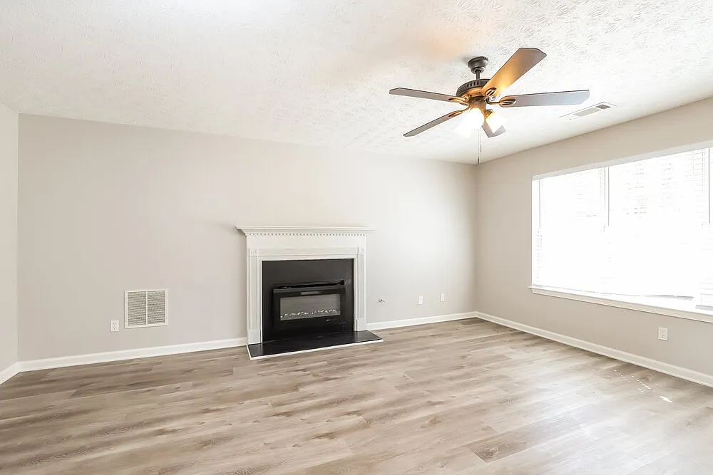 3 bed, 2.5 bath, 1891 sqft, $2,095 — Photo 4