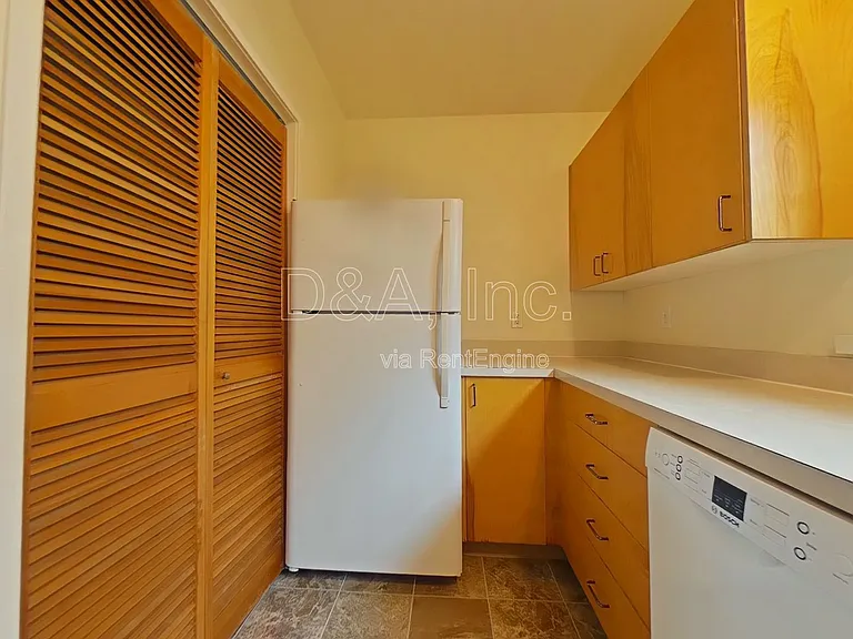 321 NW 12th St #B — Photo 7