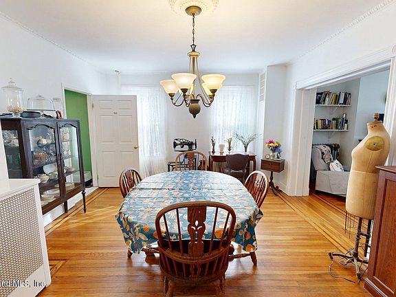 4th image of 561 Delafield Ave