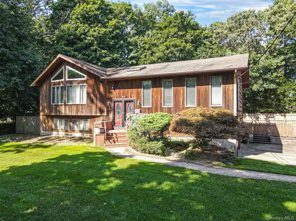 48 Oak Avenue, Smithtown, NY 11787