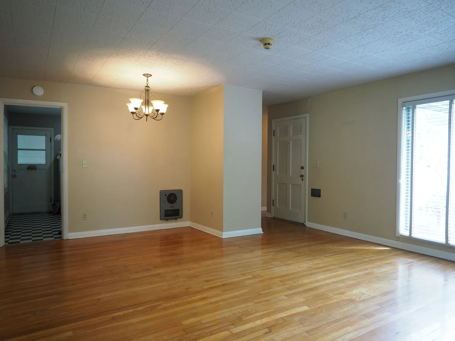 2 bed, 1050 sqft, $2,000 — Photo 2