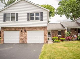 121 Flower Dale Dr, Rochester, NY 14626