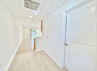 7514 Haskell Ave #301, Van Nuys, CA 91406