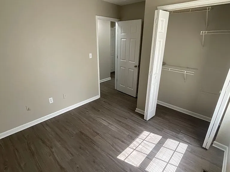 854 Eugene St — Photo 16