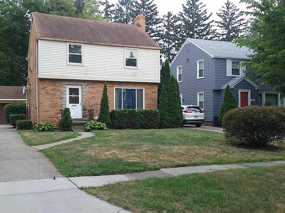 3rd image of 305 Grimsby Pl