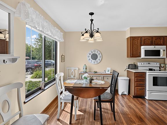 4th image of 225 Cherryview Dr