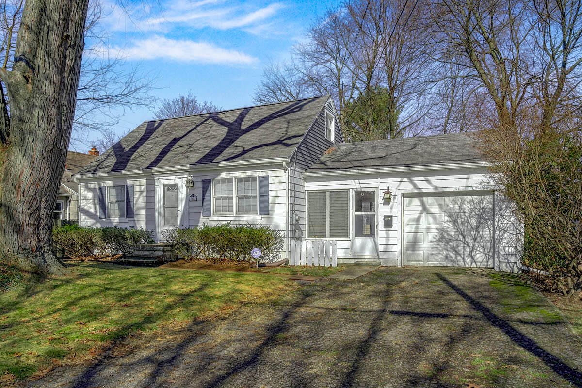 2704 Lorraine Ave, Kalamazoo, MI 49008 Zillow