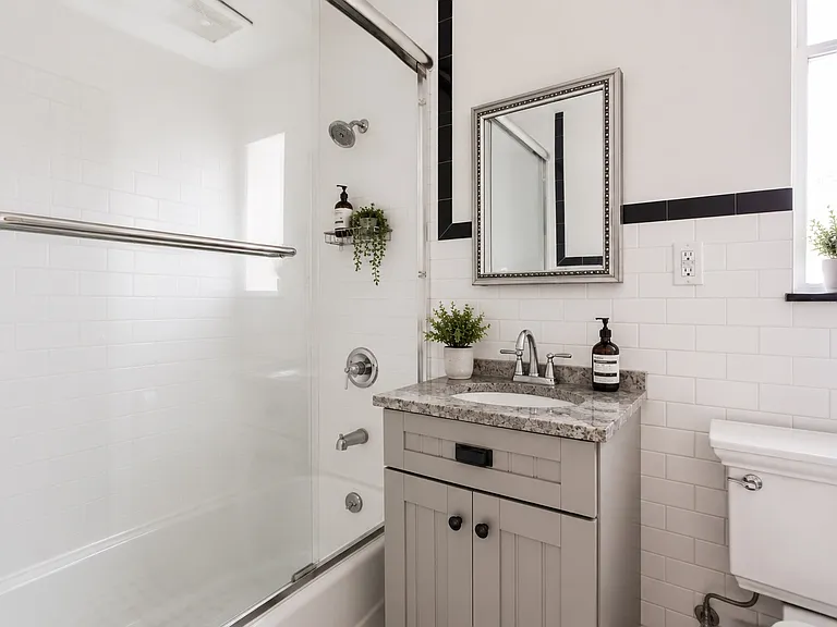 36 Conselyea St #1B — Photo 5