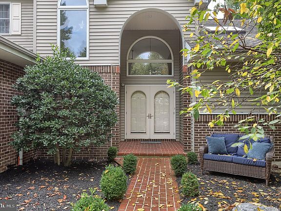 3rd image of 717 Brookside Ln