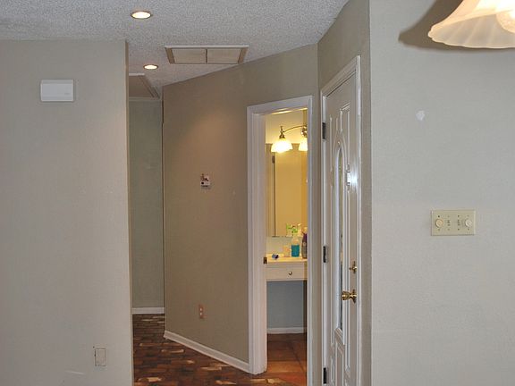 3rd image of 124 Wadsworth Dr