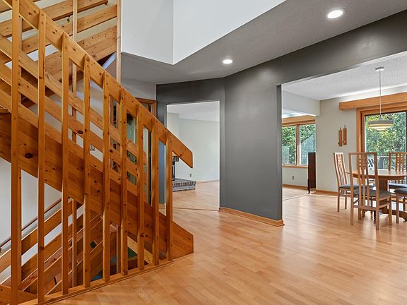 5th image of 10520 Farrel Cir