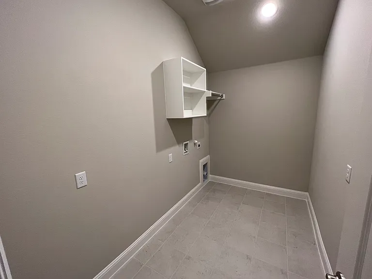 580 Bradley Dr — Photo 13