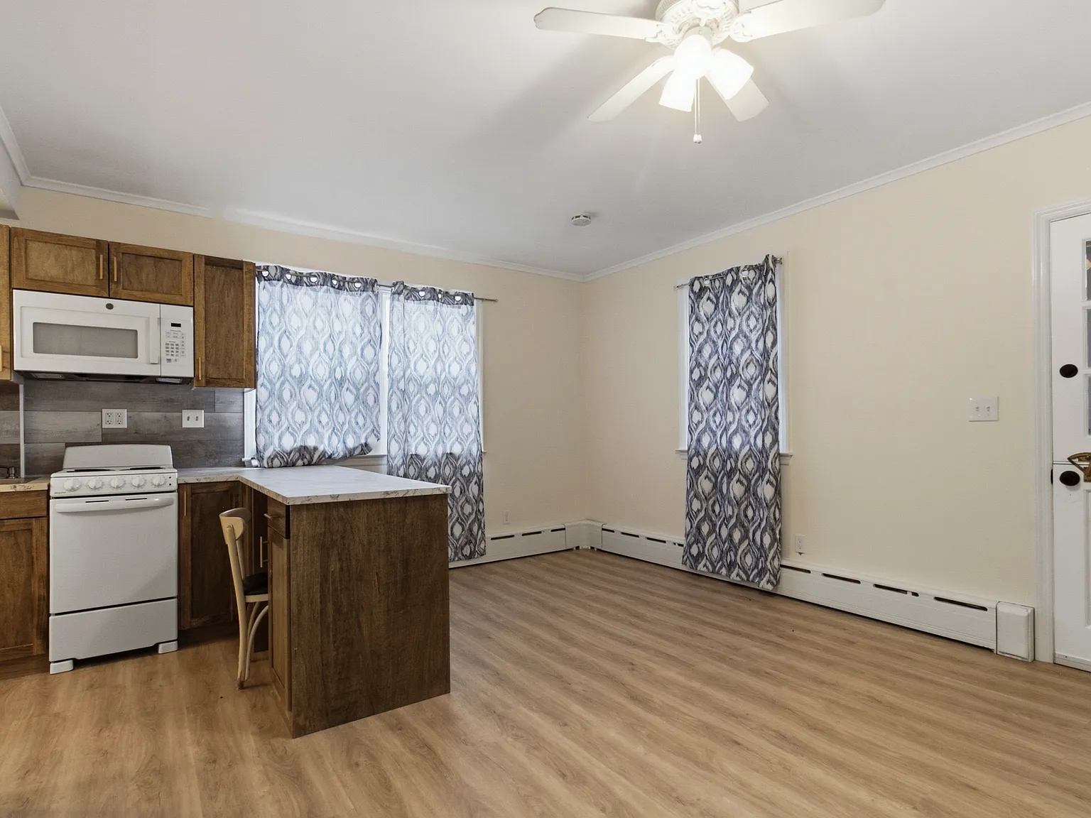 Studio, 250 sqft, $1,700 — Photo 4