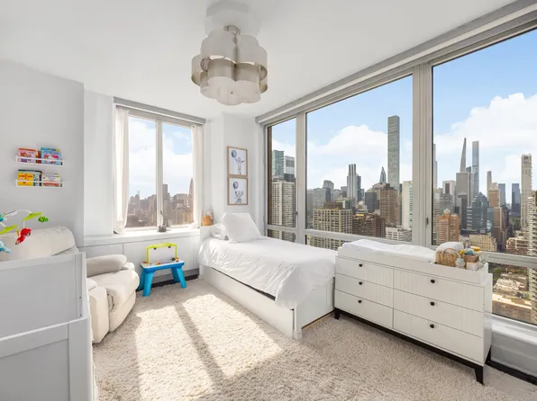 401 East 60th Street image 6 of 11