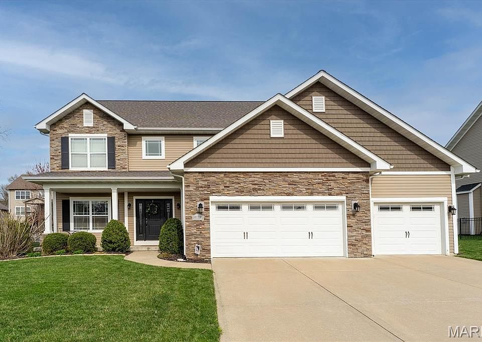 1st image of 906 Moorfield Park Dr