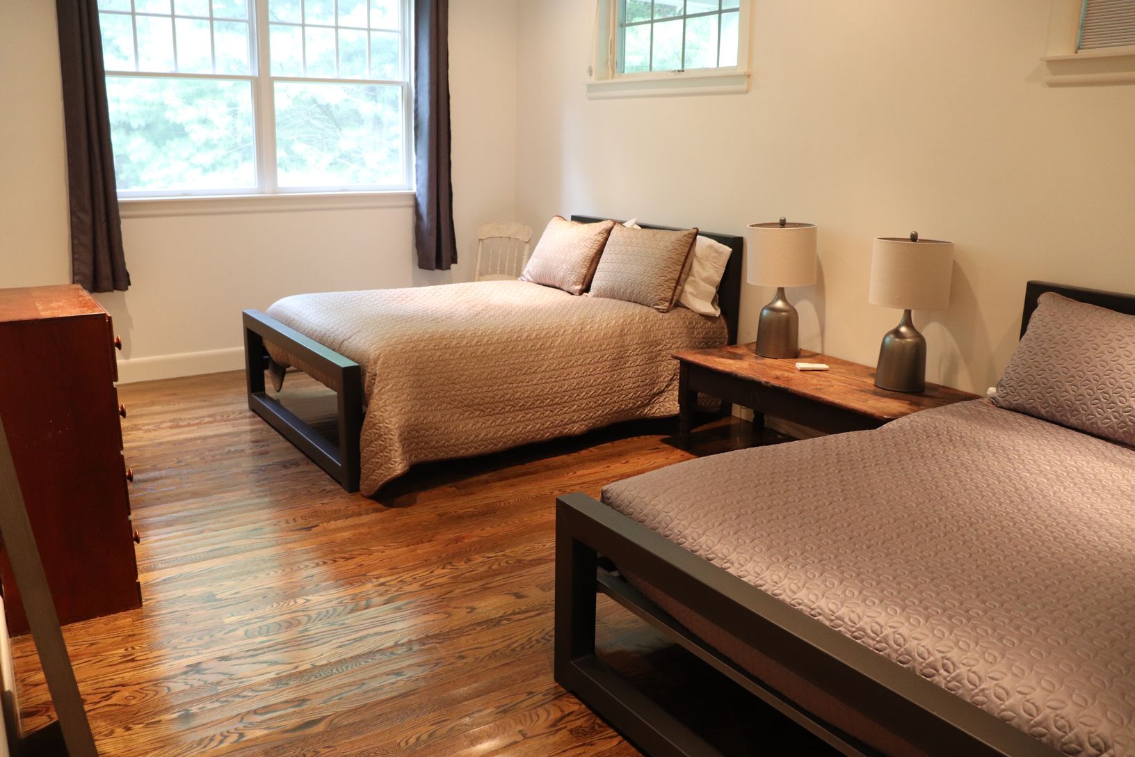  Main level guest room