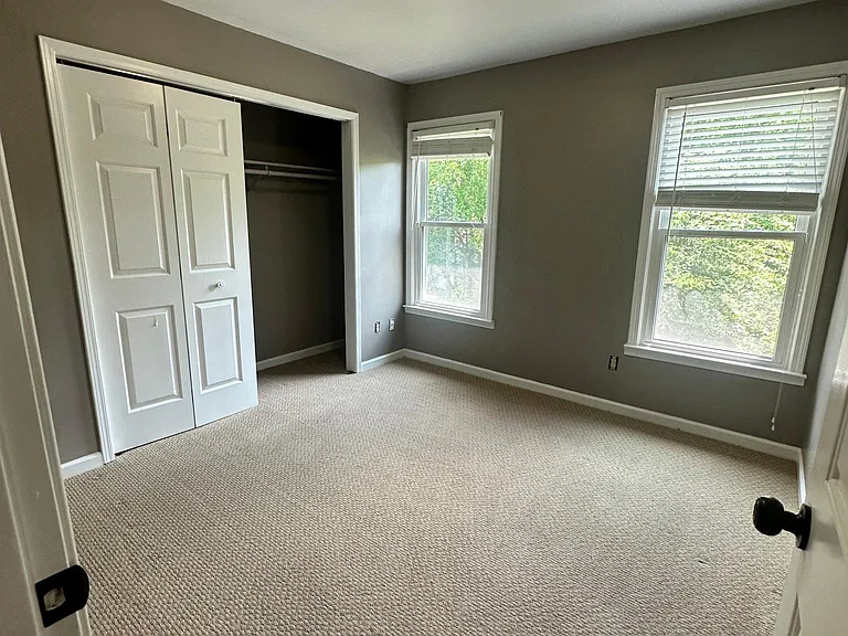 4830 Hampton Square Dr — Photo 17