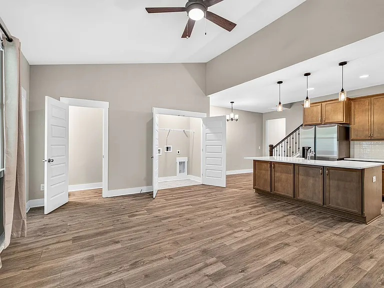 7795 Park Gate Dr — Photo 9