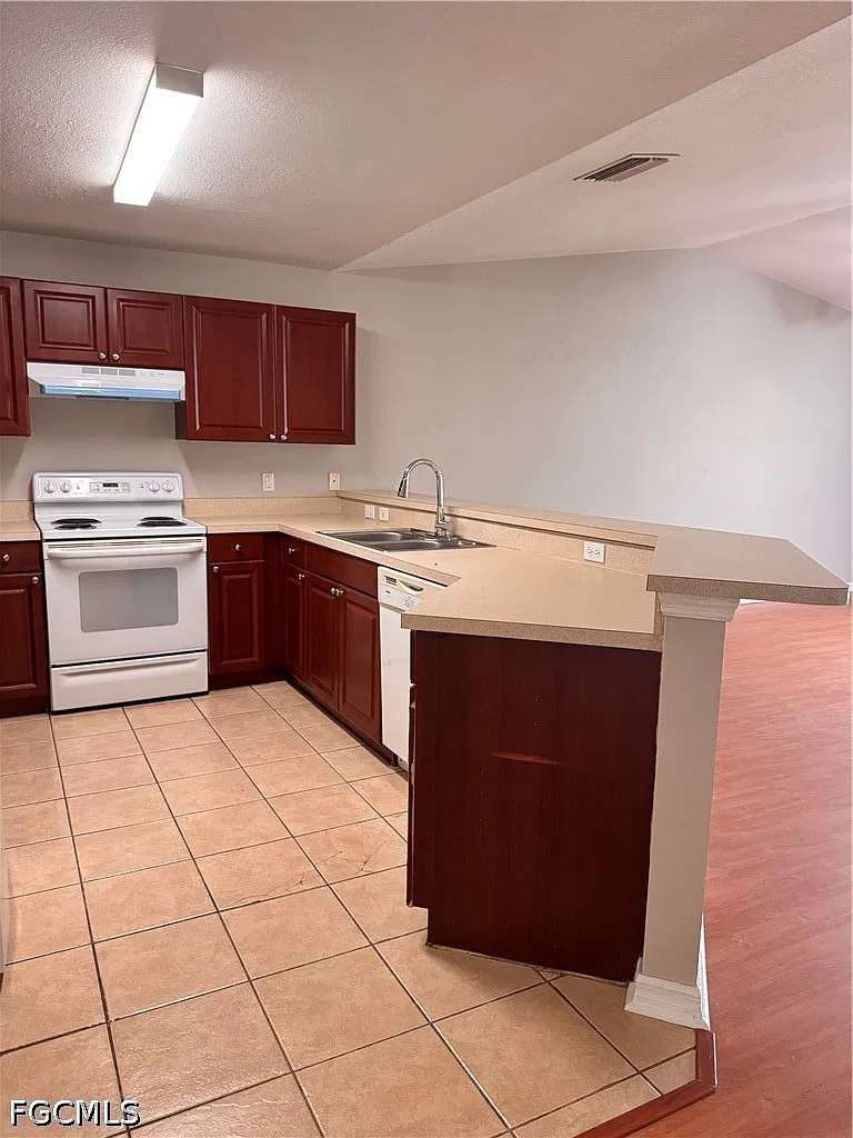 3 bed, 2.0 bath, 1099 sqft, $1,395 — Photo 4