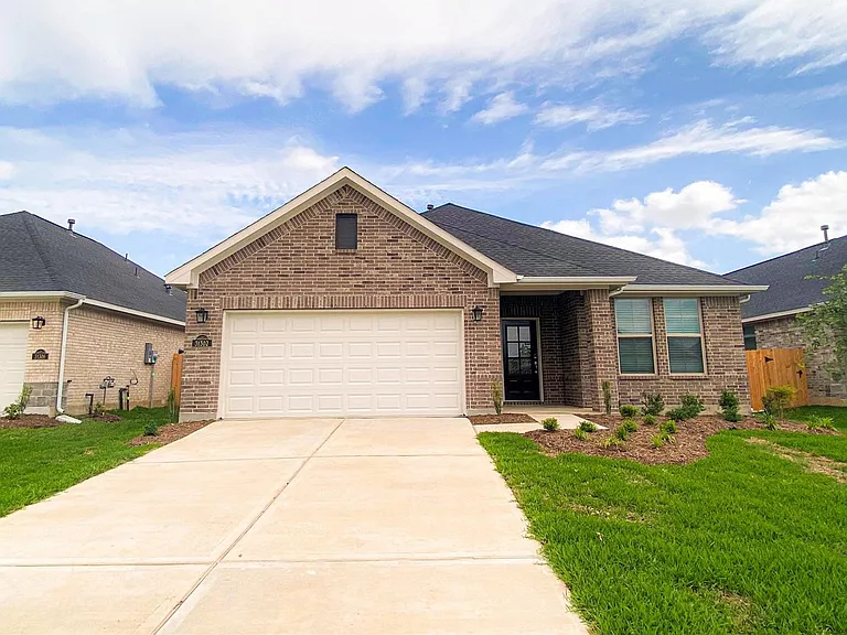 31302 Whitfield Ct — Photo 1
