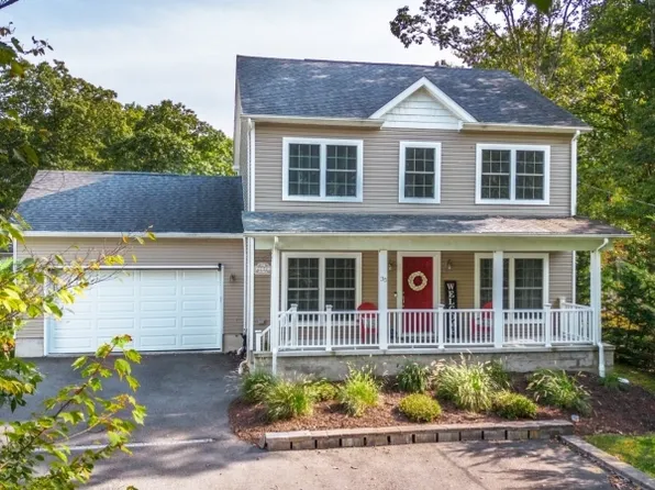 35 Berkley Rd, Hopatcong Boro, NJ 07843