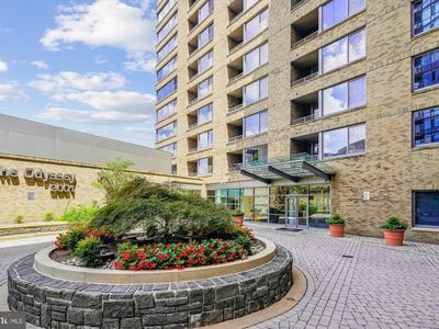 2001 15th St N APT 601, Arlington, VA, 22201