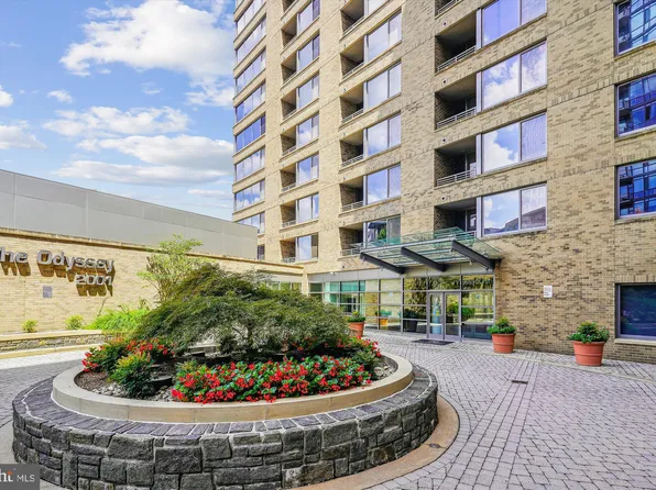 2001 15th St N APT 608, Arlington, VA 22201