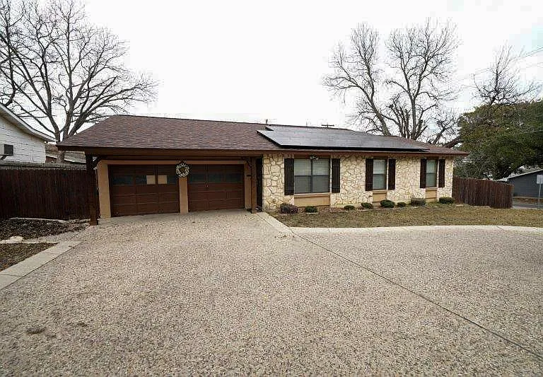 383 Gayle Ave — Photo 4