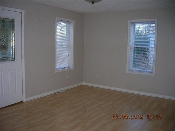 3rd image of 460 1st Ave SW
