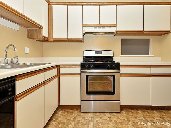 5th image of 945 Wiltshire Dr APT C